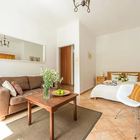 Zbawiciela Square P&o Serviced Appartement