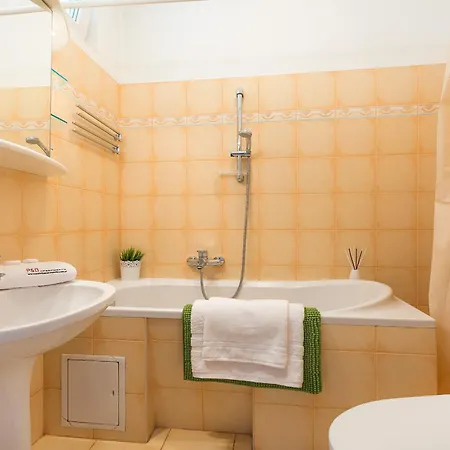 Apartment Zbawiciela Square P&o Serviced
